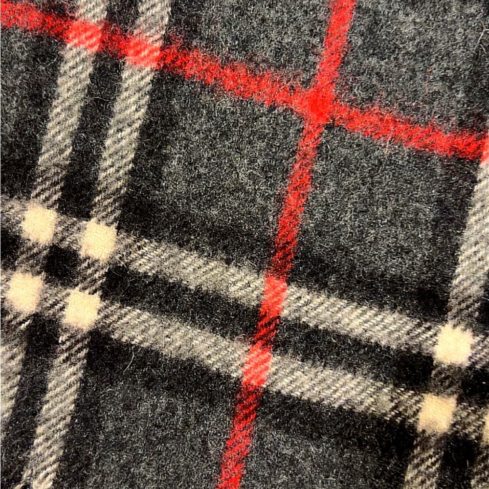 Burberry Vintage Cashmere Scarf in Gray and Red Check - Picture 5 of 6